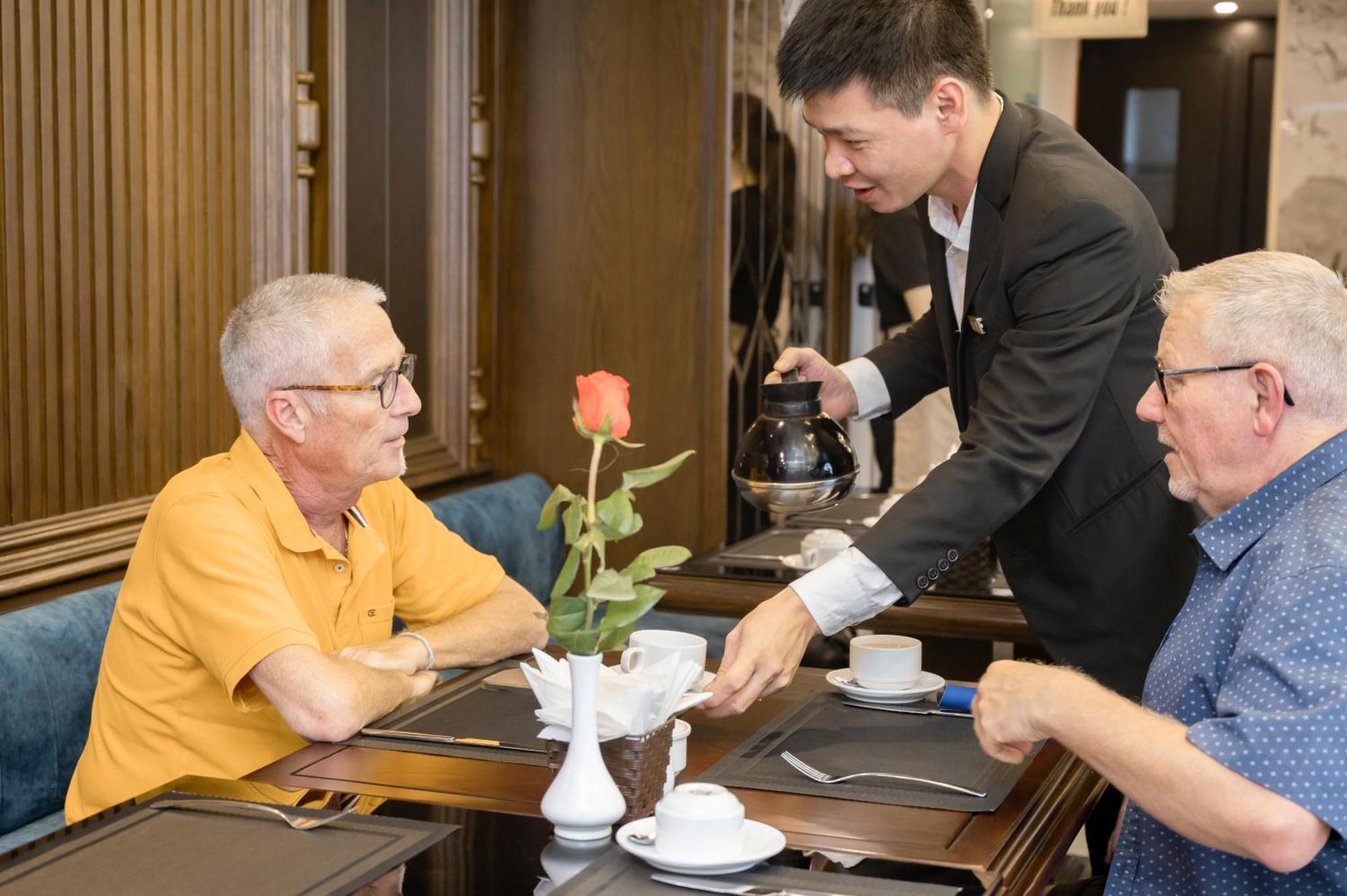Minasi Premium Hotel Hanoi Buitenkant foto