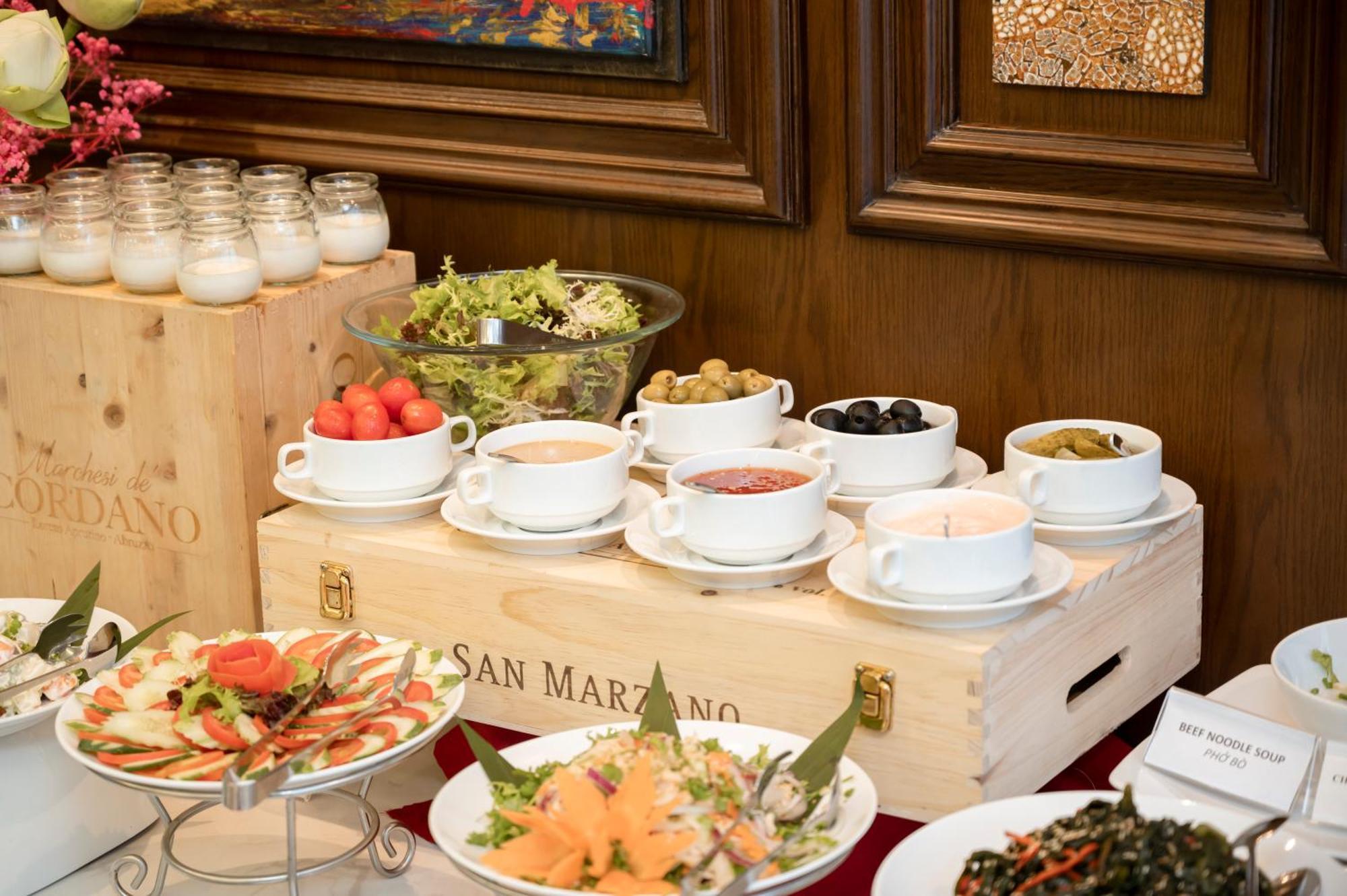 Minasi Premium Hotel Hanoi Buitenkant foto