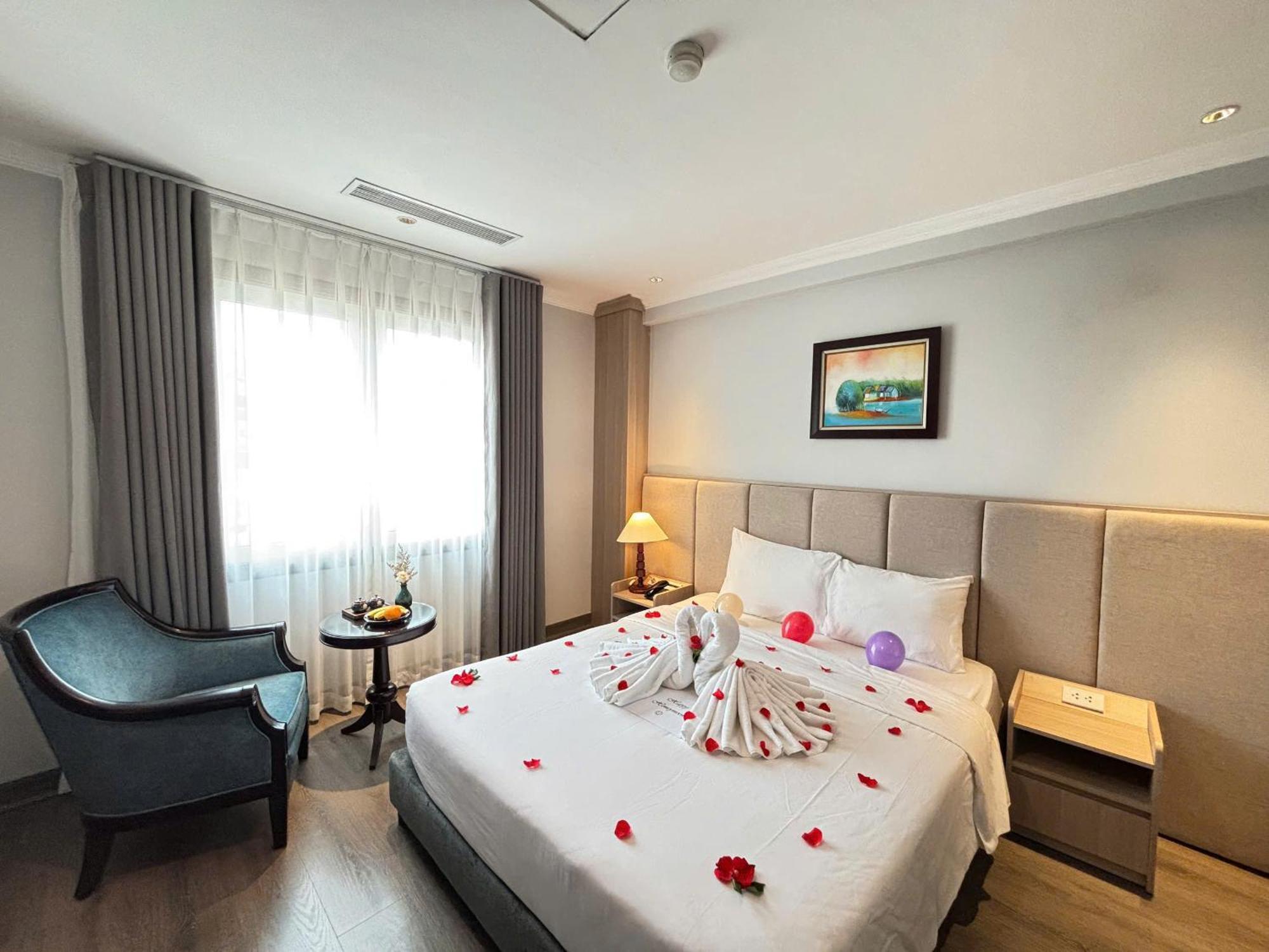 Minasi Premium Hotel Hanoi Buitenkant foto